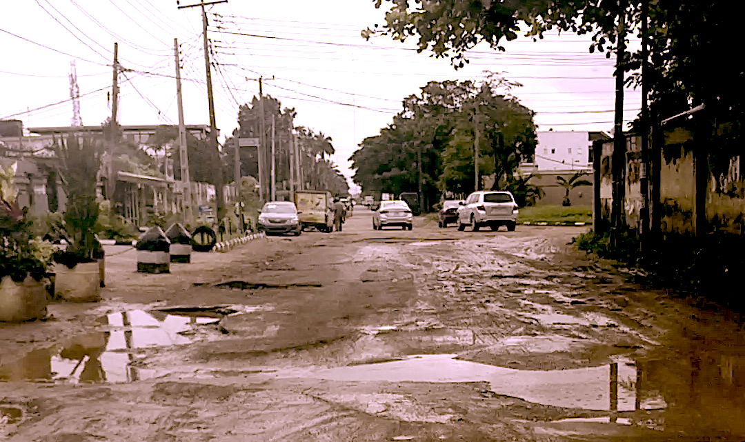 Current road infrastructure in Nigeria: Street in Lagos 2019